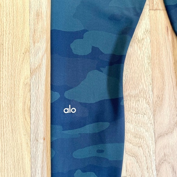 ALO YOGA high waist vapor camo legging size S - Picture 8 of 11